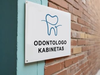 Plastikinės reklaminės lentelės – universalus sprendimas šiuolaikiniam verslui
